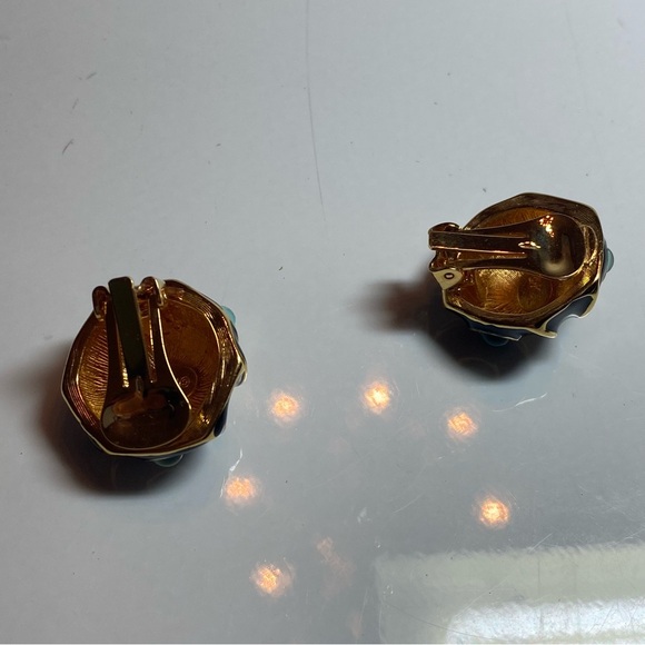 Vintage Kenneth Jay Lane Clip Earrings. - Picture 4 of 5
